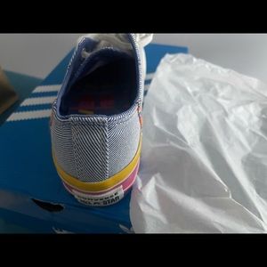 Woman’s converse shoes